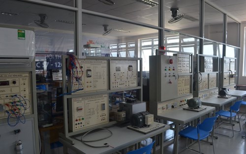 Cơ sở thí nghiệm khang trang của Khoa CNKT Điện Điện tử tại cơ sở ĐH Đông Á mới